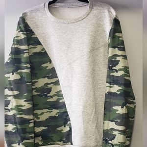 Camo detailed sweater